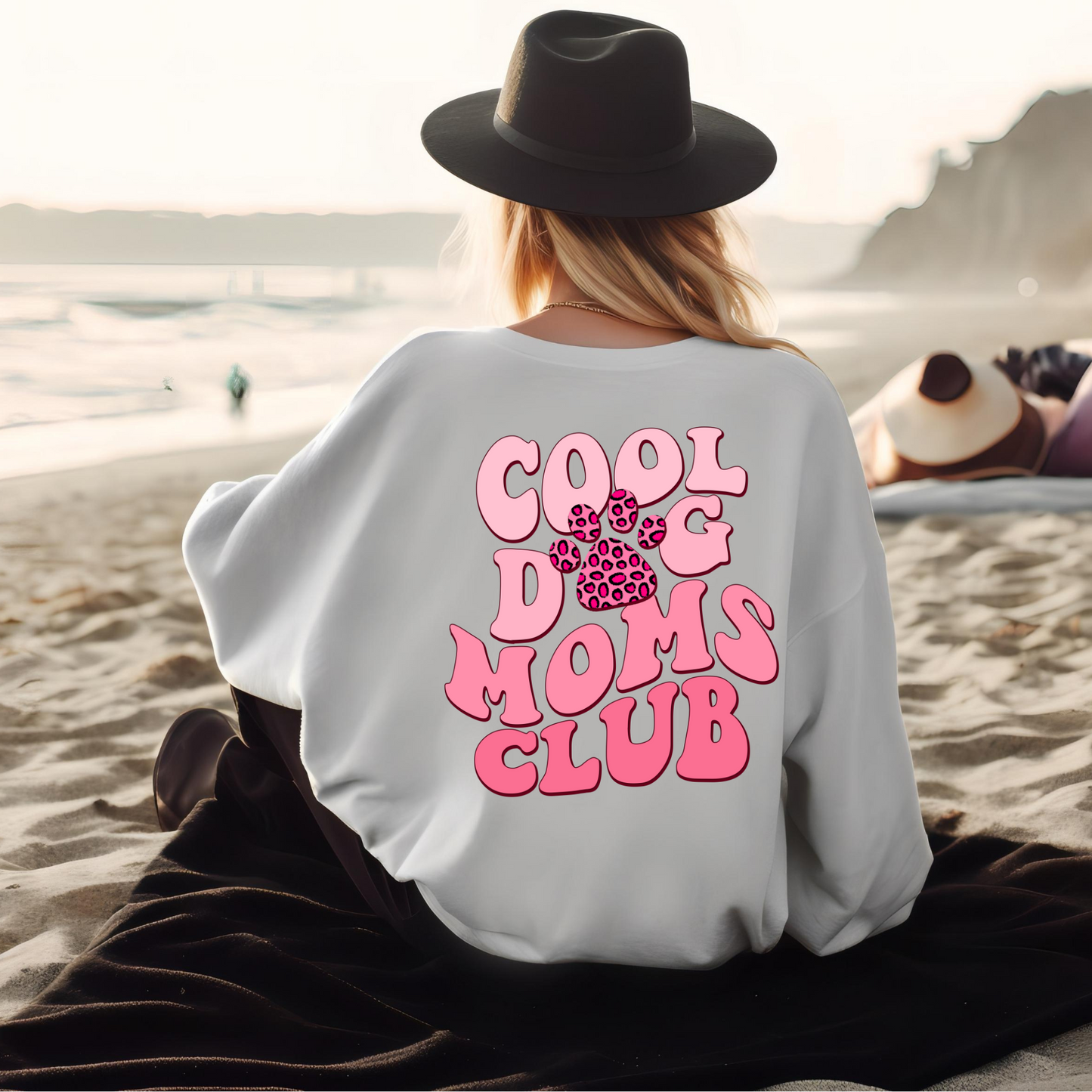 Sweatshirt - Cool Dogs Mom Club